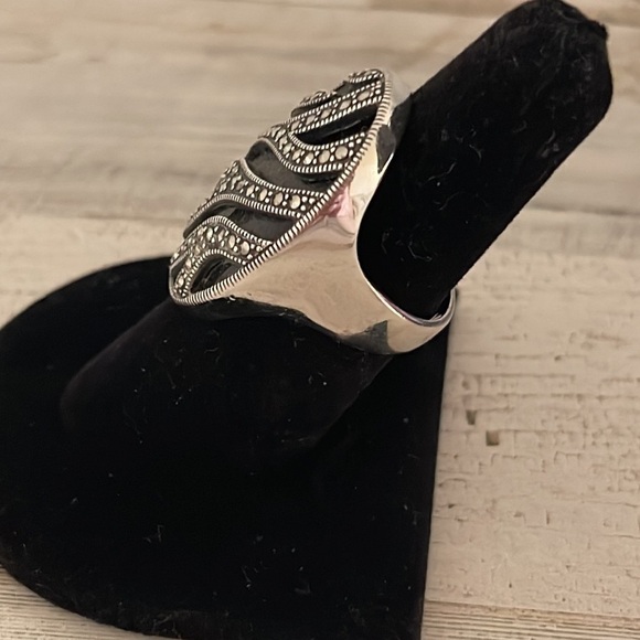 Beautiful Judith Jack Cocktail Ring. - Picture 2 of 6